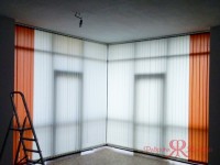Вертикальные жалюзи на панорамных окнах